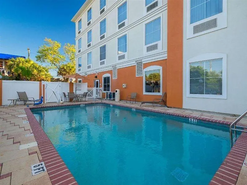 Comfort Inn & Suites Maingate South Davenport