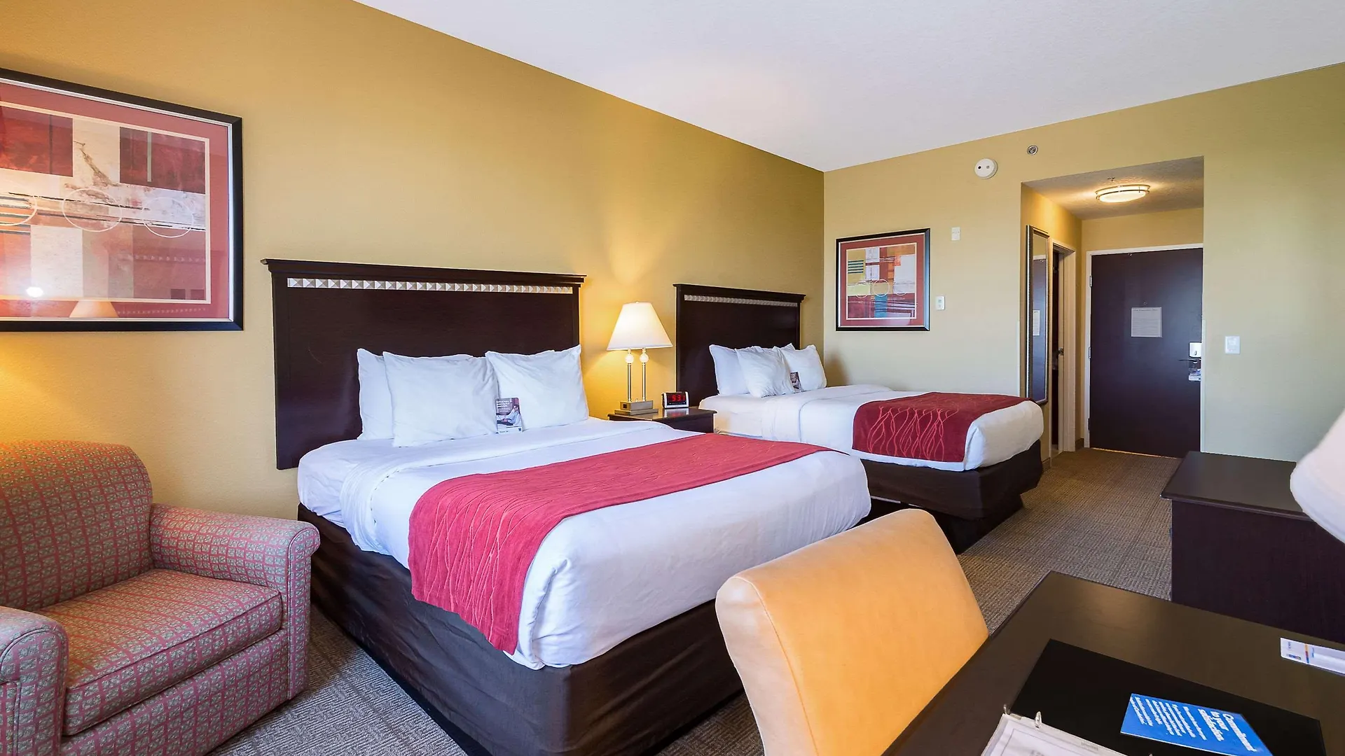 Comfort Inn & Suites Maingate South Davenport Hotel