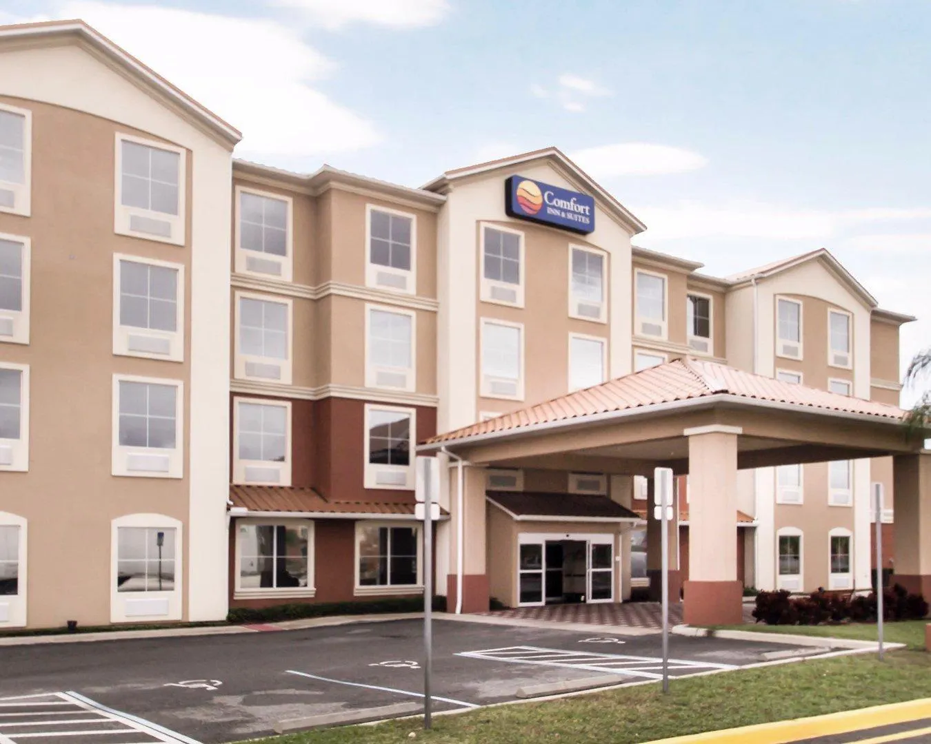 Comfort Inn & Suites Maingate South Davenport Hotel