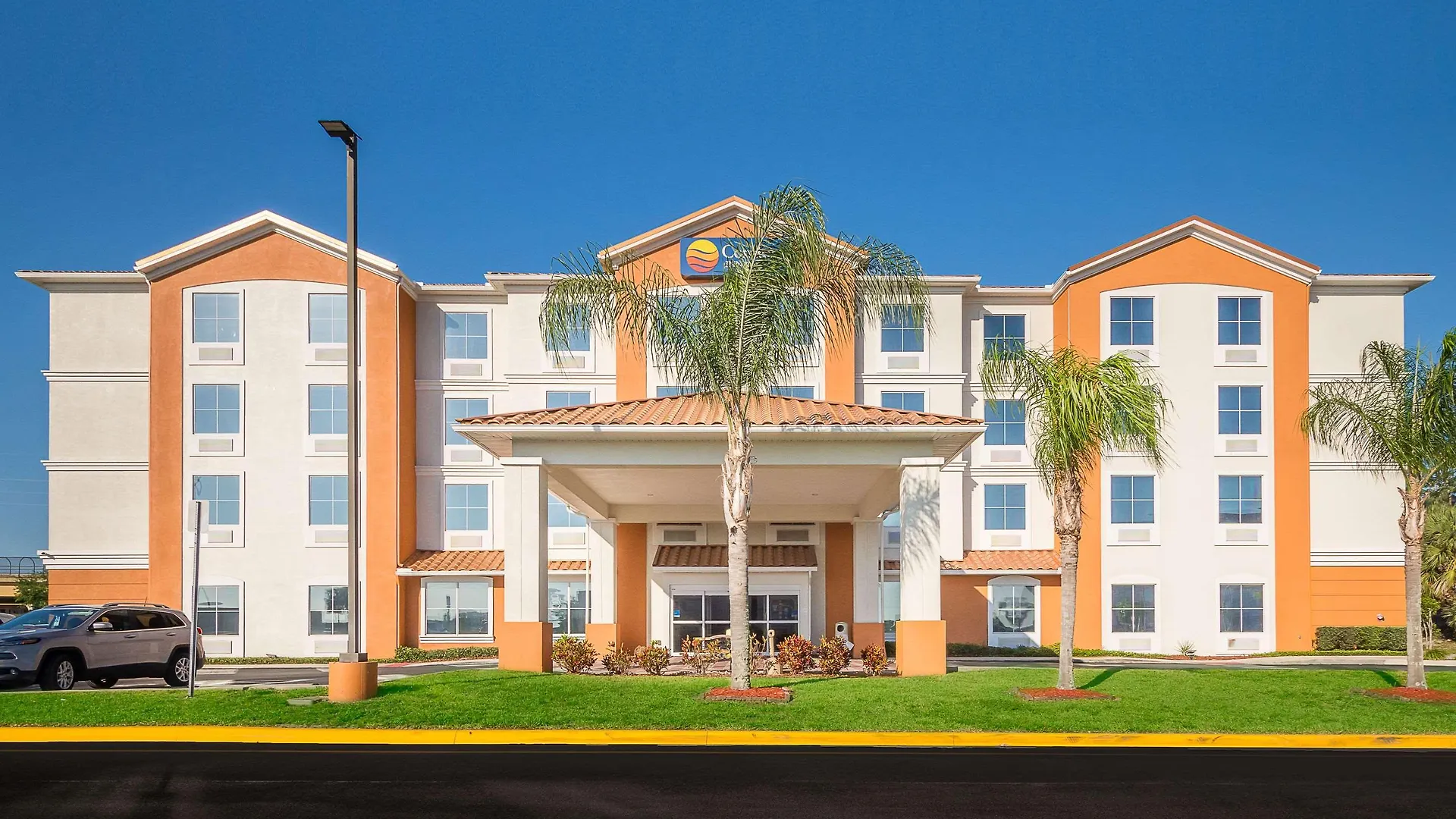 Comfort Inn & Suites Maingate South Davenport Hotel