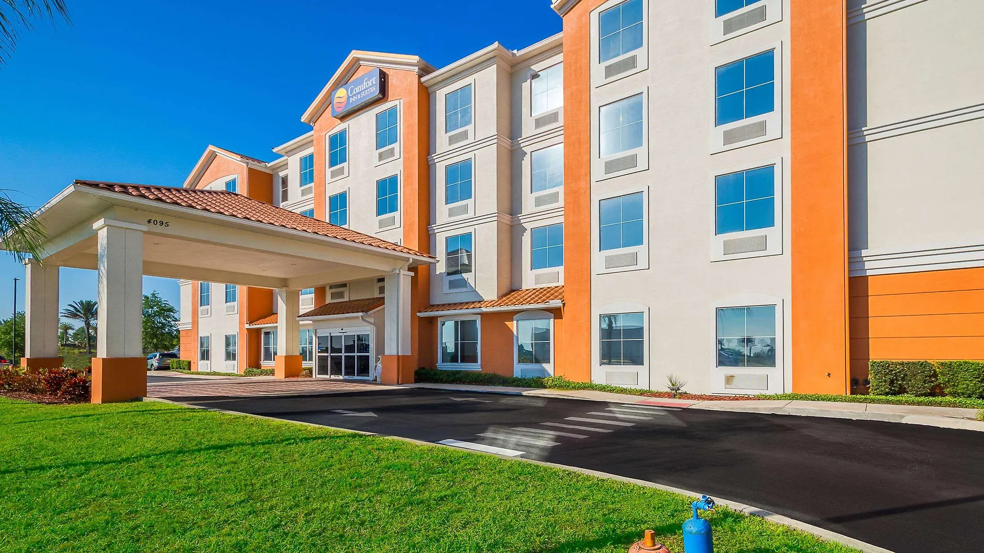Comfort Inn & Suites Maingate South location